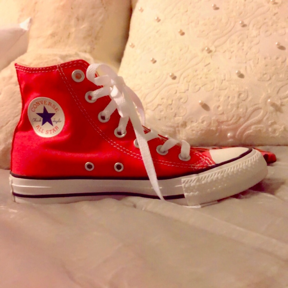 Chuck Taylor Allstar Unisex High Top Shoe ❤️